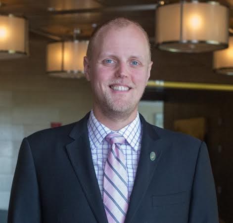F&B Magazine : Featured Sommelier ~ Winn Roberton