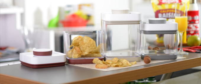 THE WORLD’S MOST POWERFUL NON-ELECTRIC VACUUM SEALED FOOD CONTAINER EVER BUILT