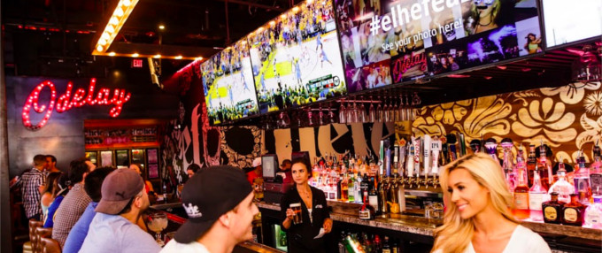 Digital Signage Enhances the Customer Experience at Restaurants