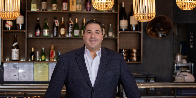 Akasaka announces new manager, artist Mateo Blanco