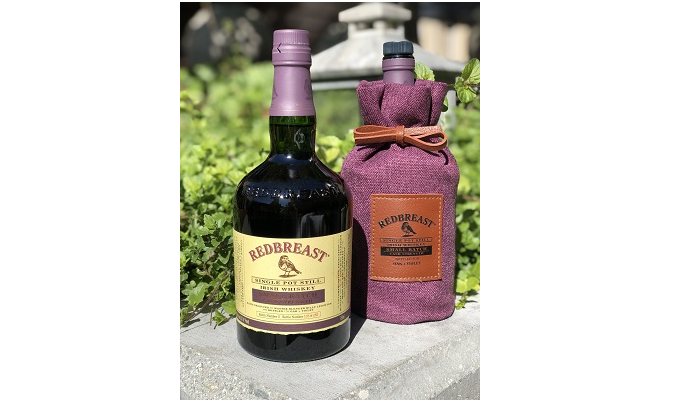 Redbreast Single Pot Still Irish Whiskey bottles its 14 year old small batch exclusively for Oak + Violet