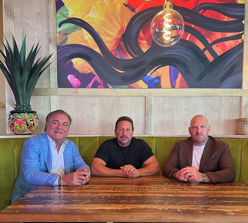 RUN TO RUNWAY! ICONIC DINING INSTITUTION CLOSES ITS DOORS THURSDAY, MAY 12, 2022