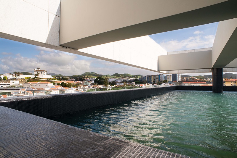 Luxury Hotels with the best "Sip 'n Swim" rooftops!