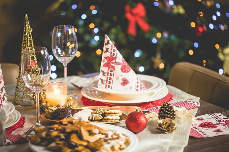 HOW TO PLAN A CHRISTMAS DINNER MENU FOR CLOSE FRIENDS AND FAMILY