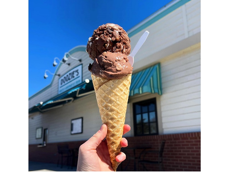 DOOZEE BESPOKE ICE CREAM BAR SHOP IS REIMAGINING THE MODERN ICE CREAM SHOP WITH HANDCRAFTED LUXURY CREATIONS AND ENDLESS POSSIBILITIES