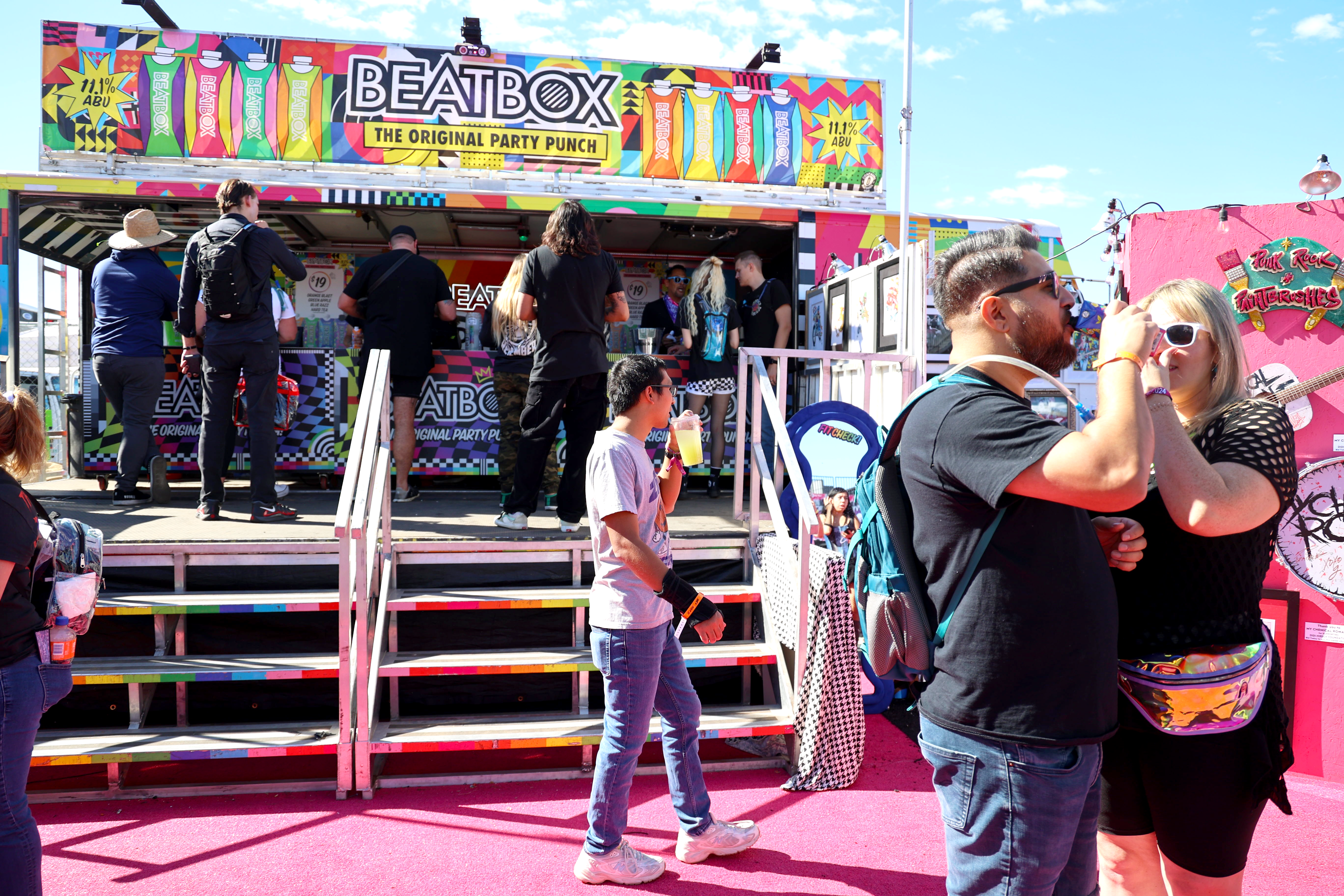BeatBox Hits When We Were Young Festival in Las Vegas, Plus Charity Bomb WWWY Pre-Festival Kick Off event at Brooklyn Bowl Headlined by Sum 41