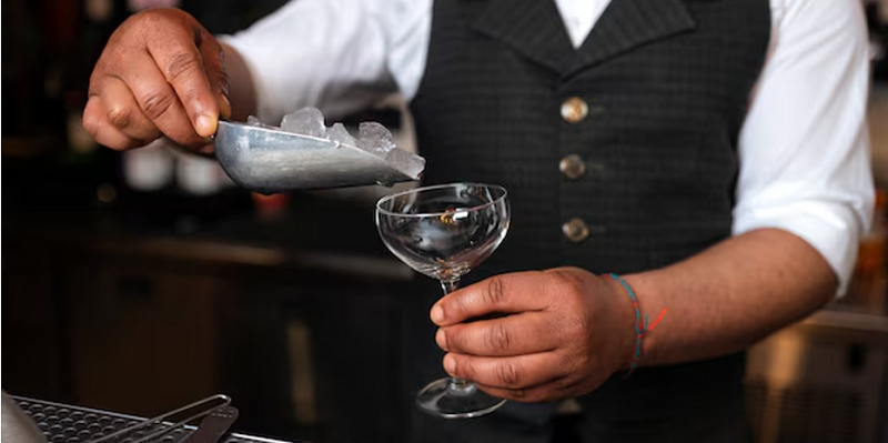 How to Choose the Perfect Ice Maker for Your Bar