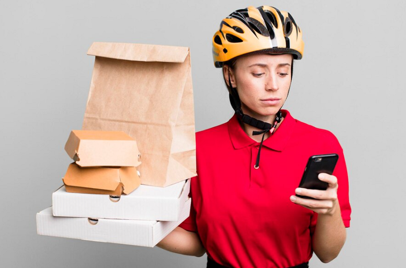 The Evolution of Food Delivery Services: From Traditional Takeout to Drone Deliveries