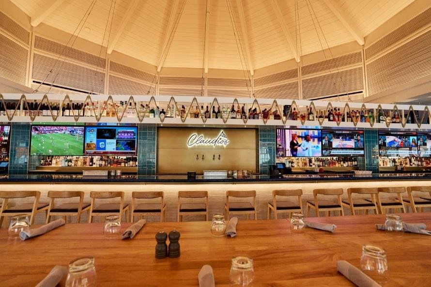 Bar Area – Claudio’s Bahamas