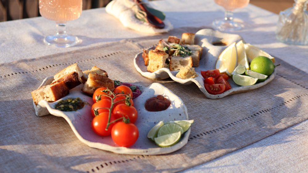 Irisadre’s Sculptural Wave Plate Brings Movement to the Modern Table
