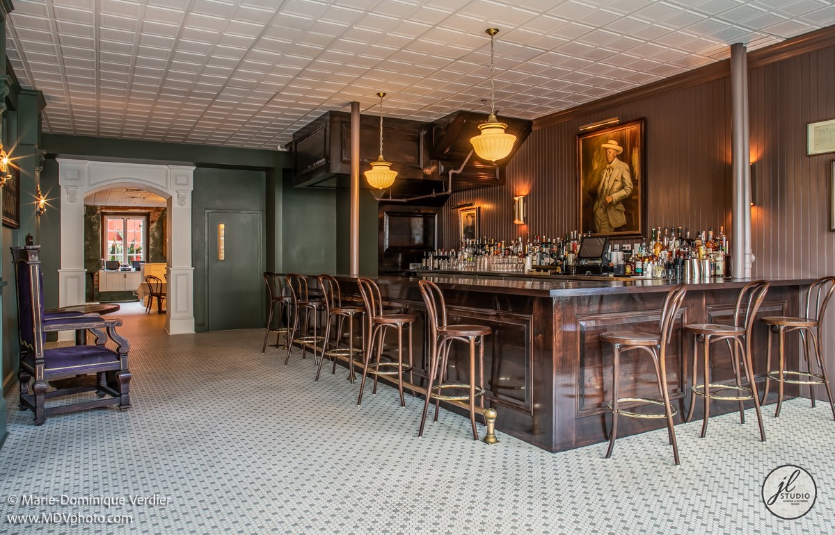 tujagues bar 1
