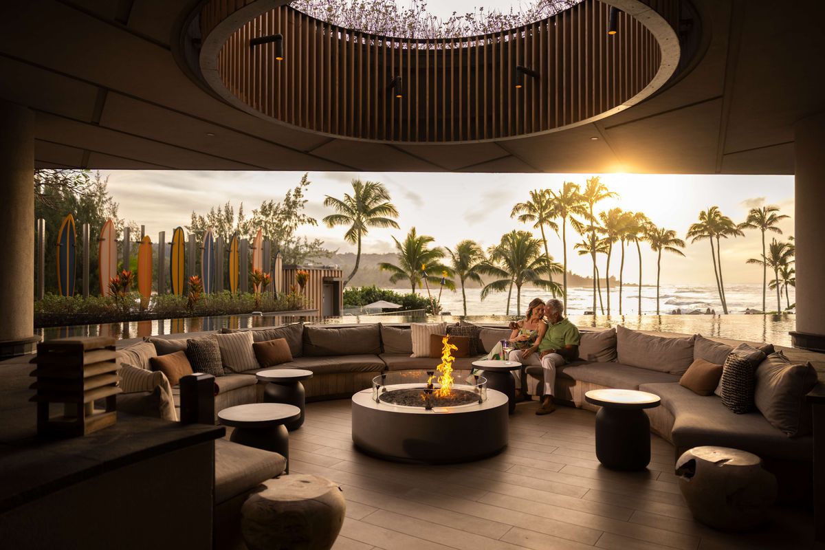 Oculus at Off the Lip Lobby Bar